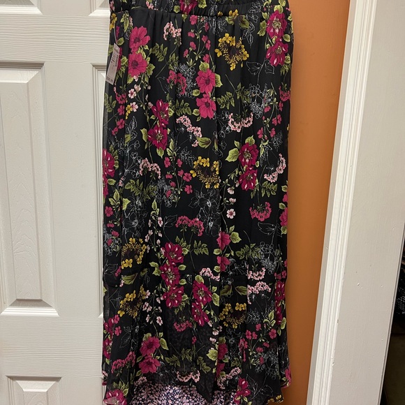 Roz & Ali Black A-Line Skirt with Pink Floral Pattern - Picture 1 of 3